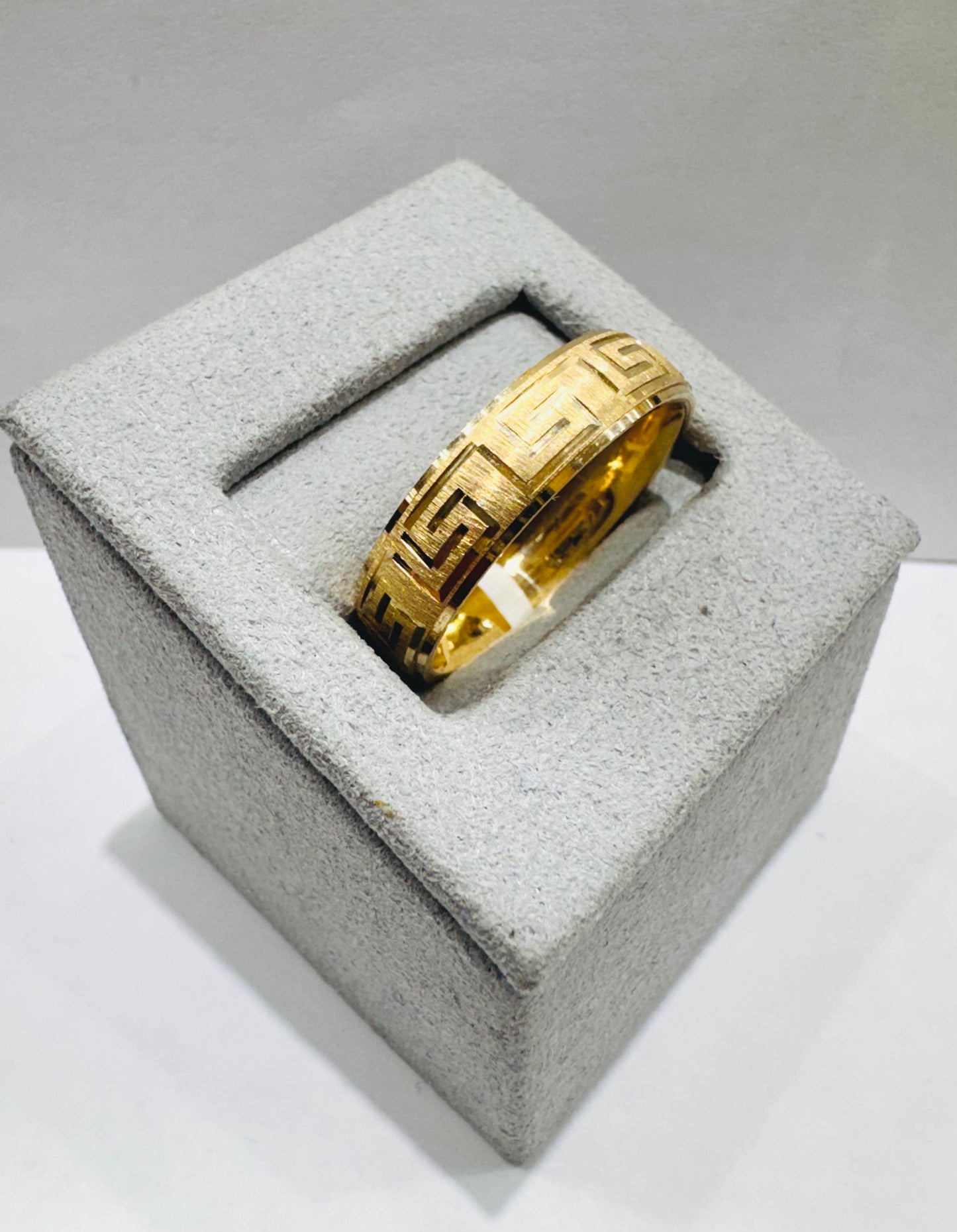 10K GOLD VERSACE BORDER WEDDING BAND, WEIGHT: 3.6gm, SIZE: 11, WIDTH: 6mm