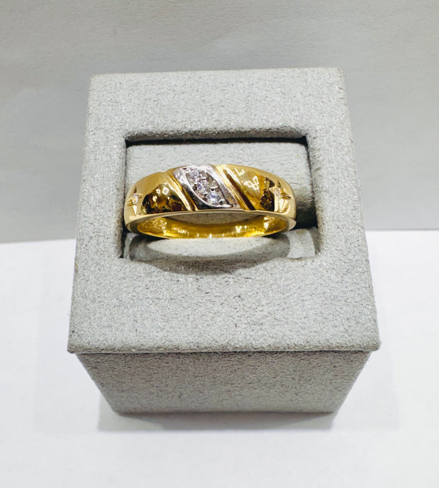10K GOLD WEDDING BAND, WEIGHT: 3.5gm, SIZE: 10, WIDTH: 5.5mm