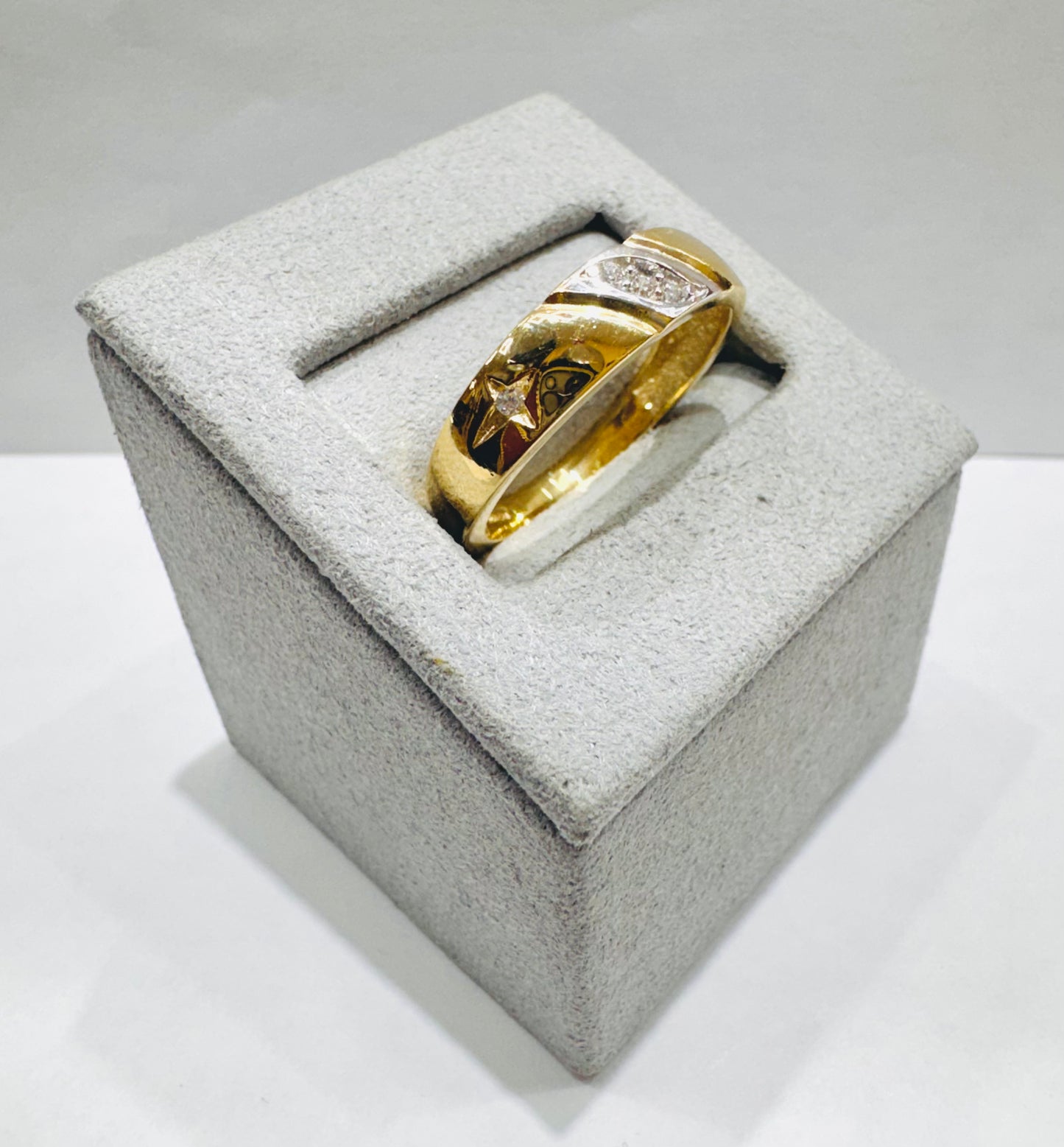 10K GOLD WEDDING BAND, WEIGHT: 3.5gm, SIZE: 10, WIDTH: 5.5mm