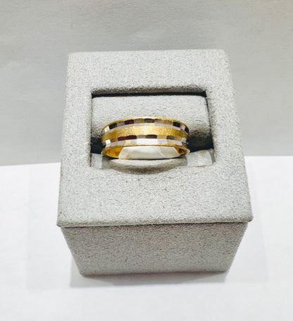 10K GOLD WEDDING BAND, WEIGHT: 3.2gm, SIZE: 7, WIDTH: 5.6mm