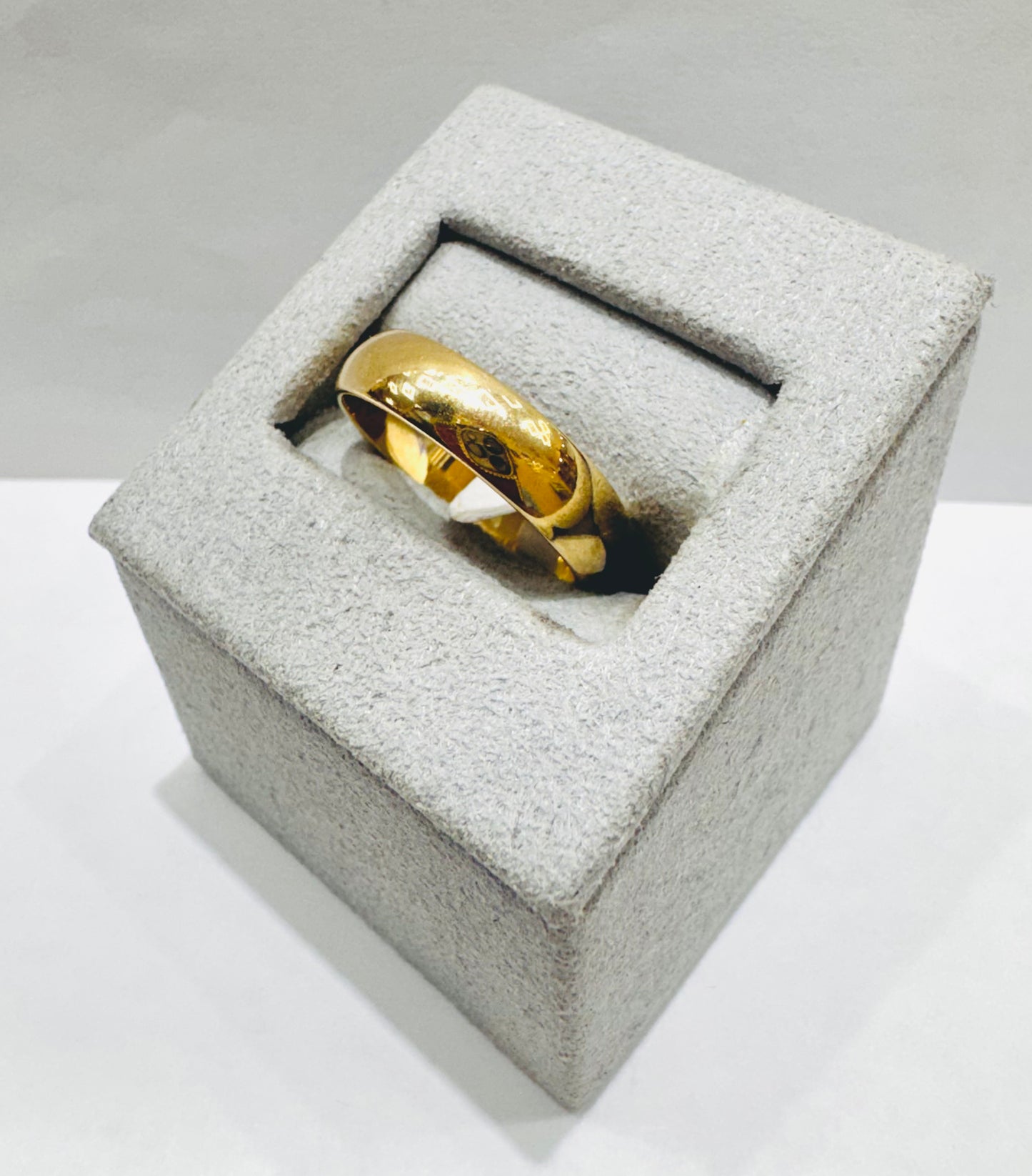 10K GOLD WEDDING BAND, WEIGHT: 3.6gm, SIZE: 8, WIDTH: 5mm