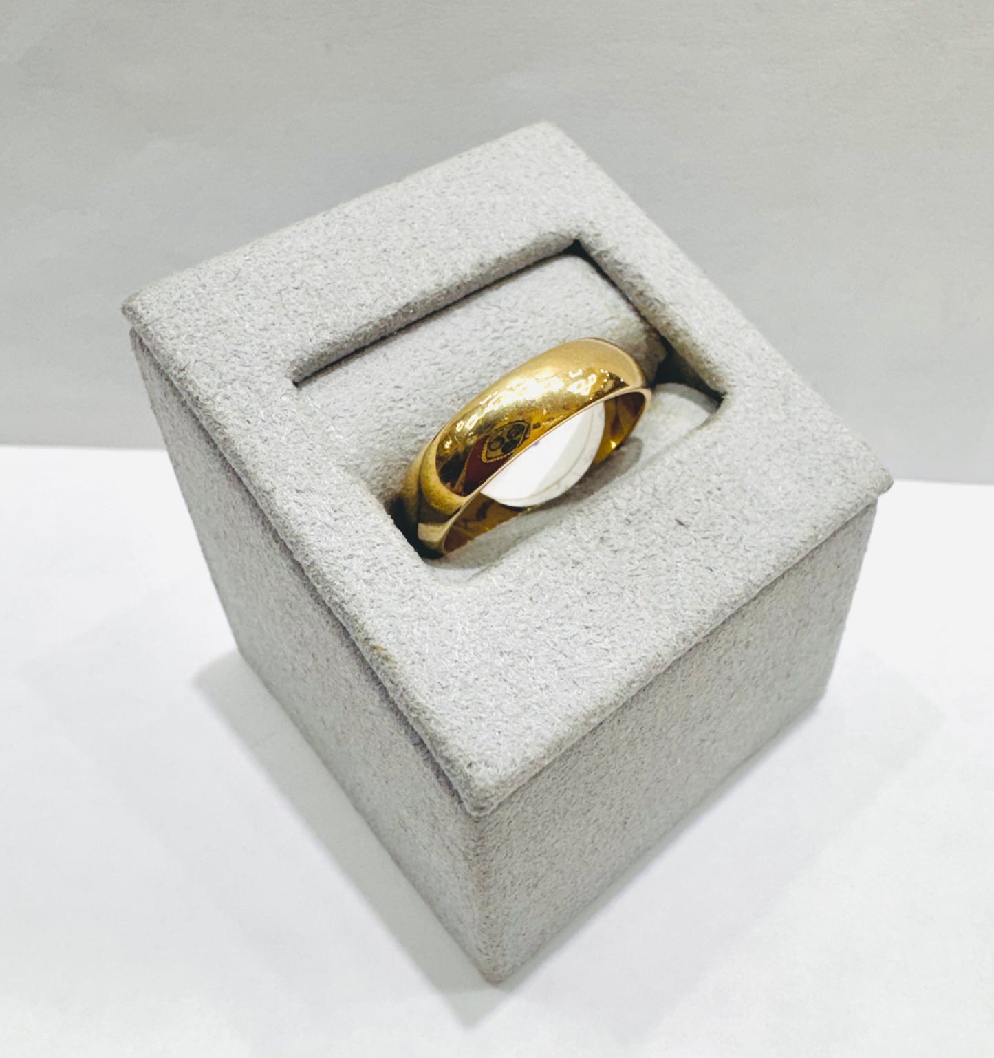 10K GOLD WEDDING BAND, WEIGHT: 3.6gm, SIZE: 8, WIDTH: 5mm