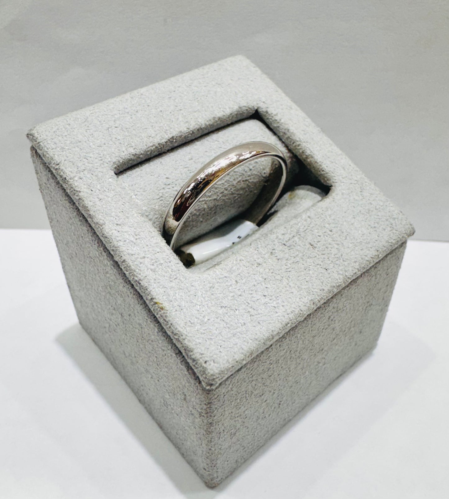 10K WHITE GOLD WEDDING BAND, WEIGHT: 1.6gm, SIZE: 10, WIDTH: 3mm