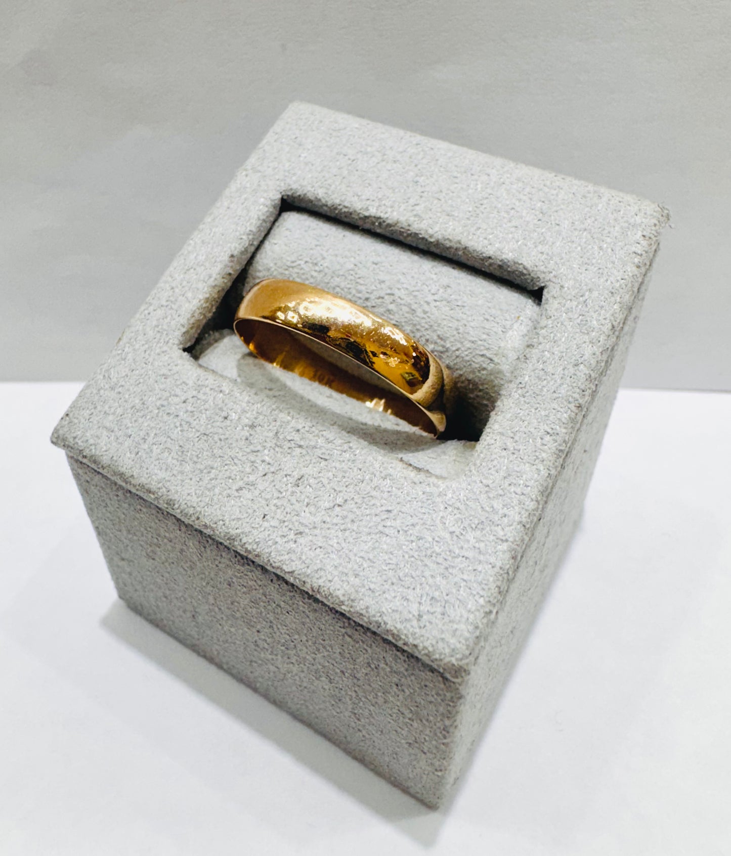 10K GOLD WEDDING BAND, WEIGHT: 1.7gm, SIZE: 10, WIDTH: 4mm