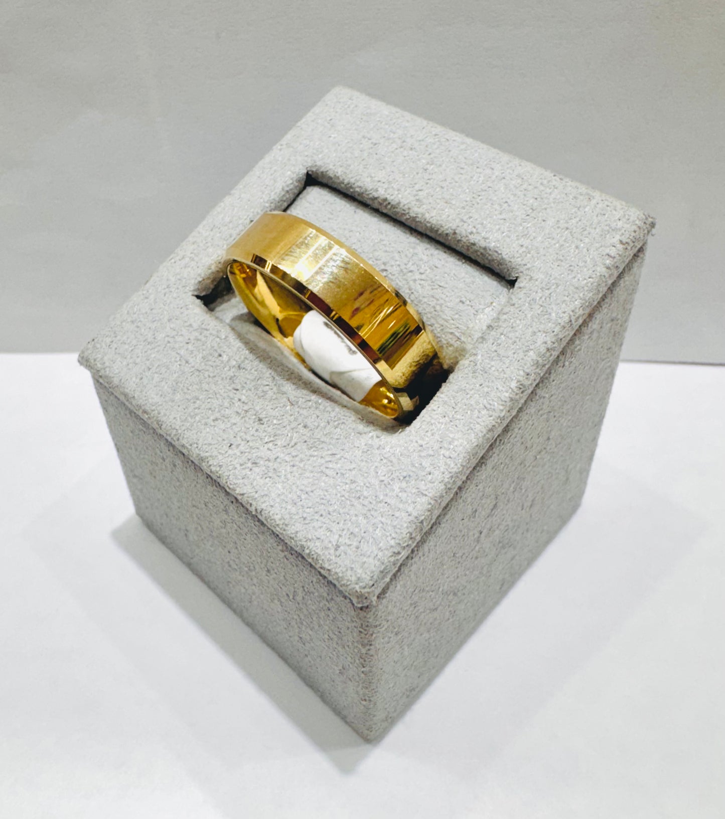10K GOLD WEDDING BAND, WEIGHT: 3.3gm, SIZE: 7, WIDTH: 6mm