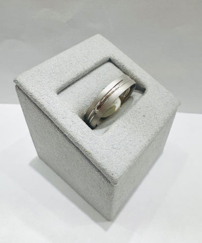 14K WHITE GOLD WEDDING BAND, WEIGHT: 3.4gm, SIZE: 10, WIDTH: 4.6mm