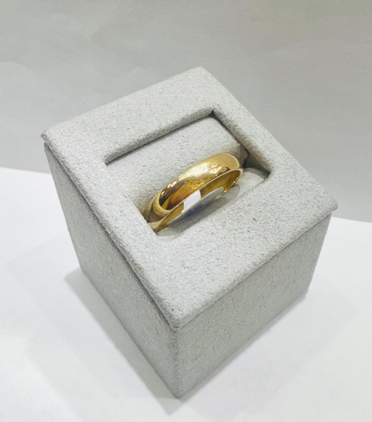10K GOLD WEDDING BAND, WEIGHT: 3.4gm, SIZE: 10, WIDTH: 4mm