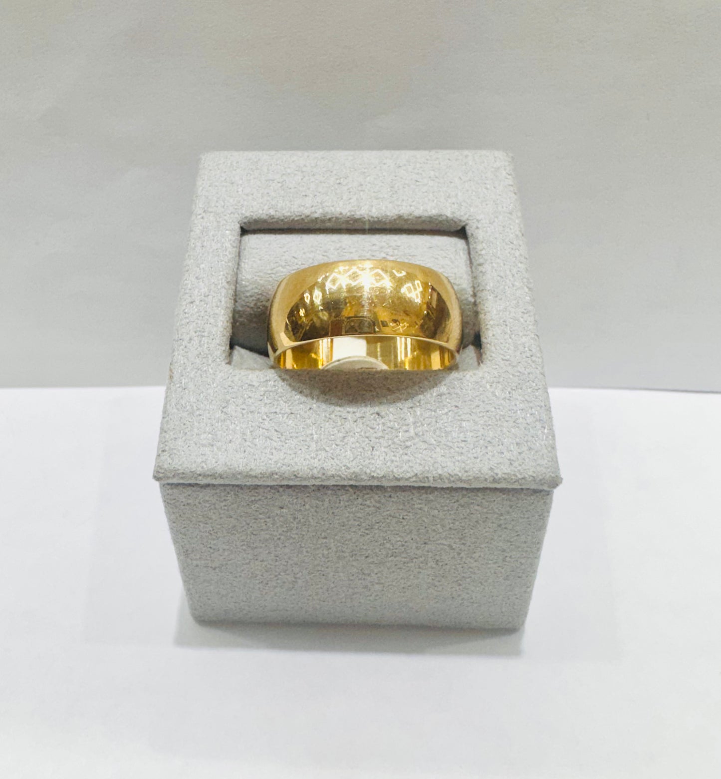 10K GOLD SOLID WEDDING BAND, WEIGHT: 6gm, SIZE: 9, WIDTH: 8mm