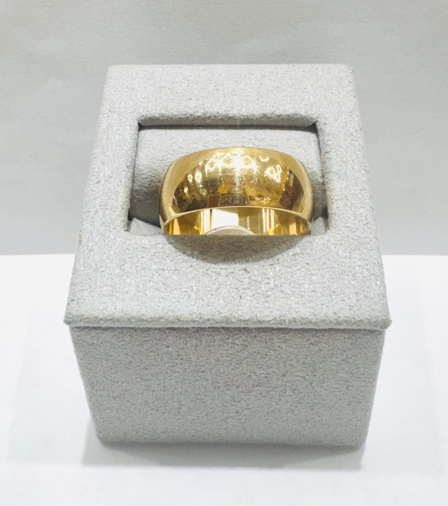 10K GOLD SOLID WEDDING BAND, WEIGHT: 6gm, SIZE: 9, WIDTH: 8mm