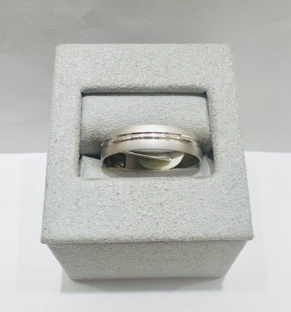 14K WHITE GOLD WEDDING BAND, WEIGHT: 3.4gm, SIZE: 10, WIDTH: 4.6mm