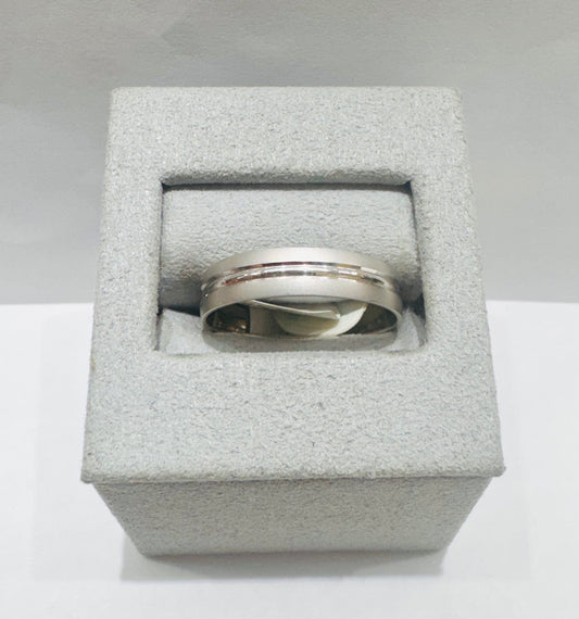 14K WHITE GOLD WEDDING BAND, WEIGHT: 3.4gm, SIZE: 10, WIDTH: 4.6mm