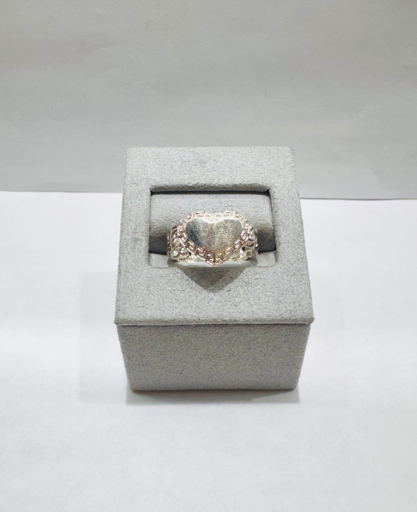 SILVER HEART CHINO LINK RING WITH VERSACE BORDER, SIZE: 6.5, WEIGHT: 3.2gm