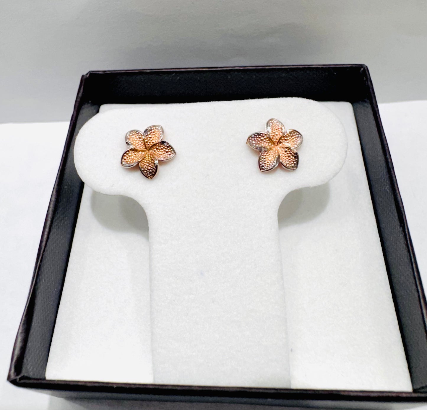 10K ROSE GOLD SMALL HIBISCUS FLOWER EARRINGS, WEIGHT: 0.8gm