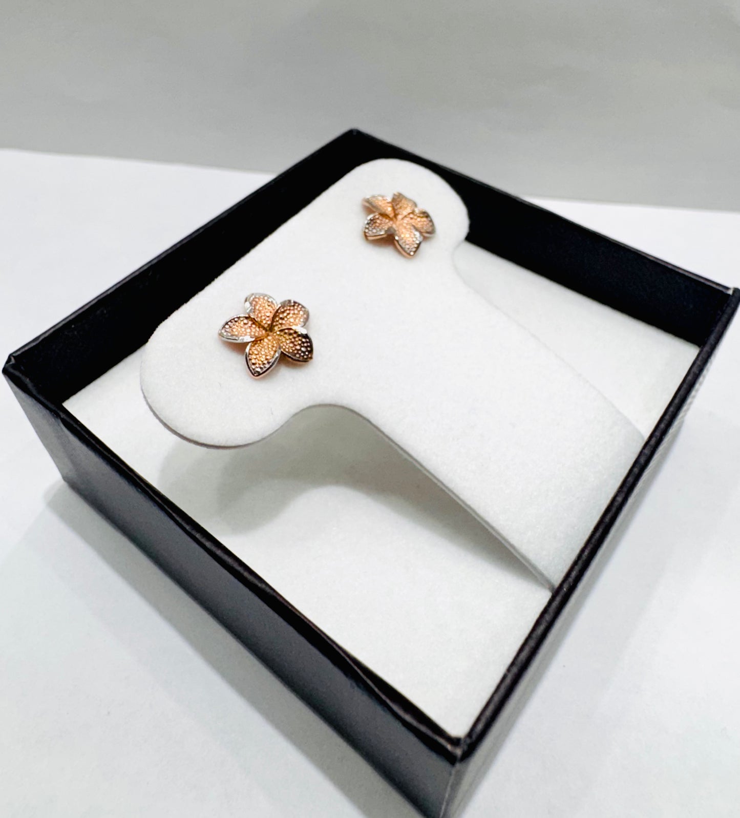 10K ROSE GOLD SMALL HIBISCUS FLOWER EARRINGS, WEIGHT: 0.8gm