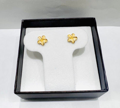 10K GOLD SMALL HIBISCUS FLOWER EARRINGS, WEIGHT: 0.8gm
