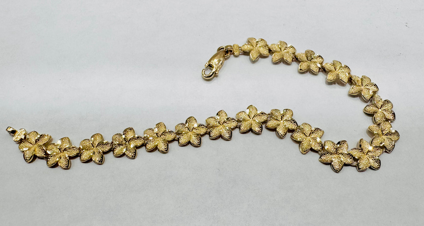 10K GOLD HIBISCUS FLOWER BRACELET, WEIGHT: 6.1gm