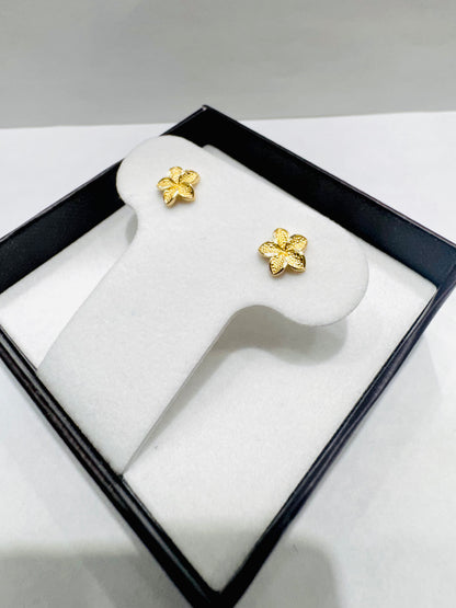 10K GOLD SMALL HIBISCUS FLOWER EARRINGS, WEIGHT: 0.8gm