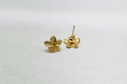 10K GOLD SMALL HIBISCUS FLOWER EARRINGS, WEIGHT: 0.9gm