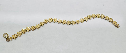 10K GOLD SMALL HIBISCUS FLOWER BRACELET, WEIGHT: 5.9gm