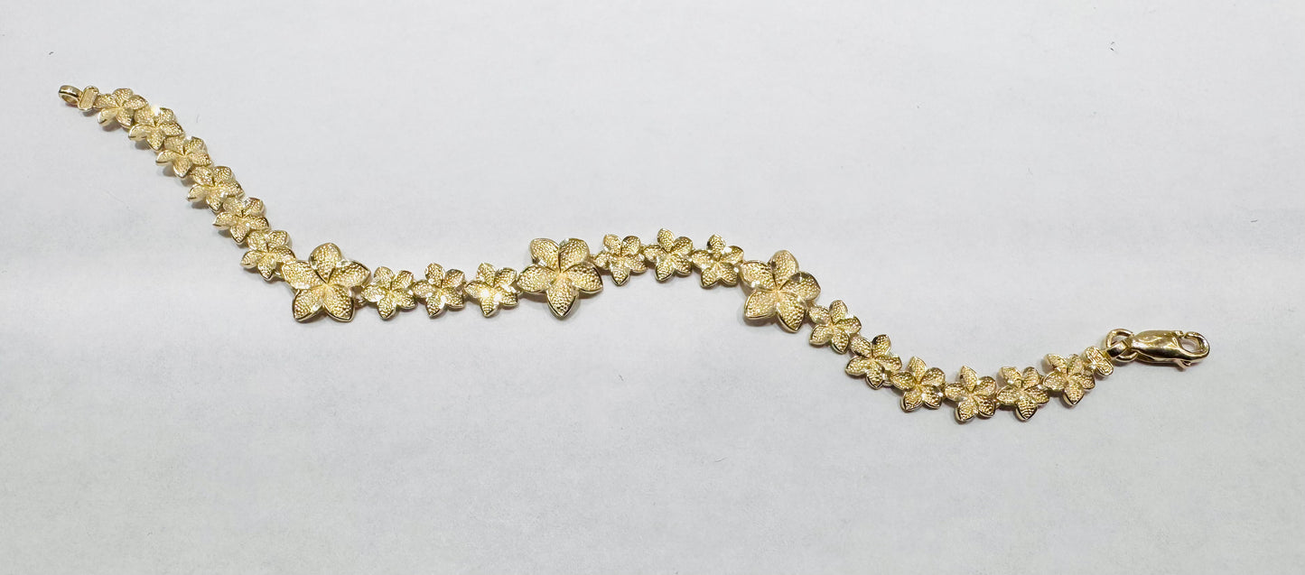 10K GOLD HIBISCUS FLOWER BRACELET, WEIGHT: 6.2gm
