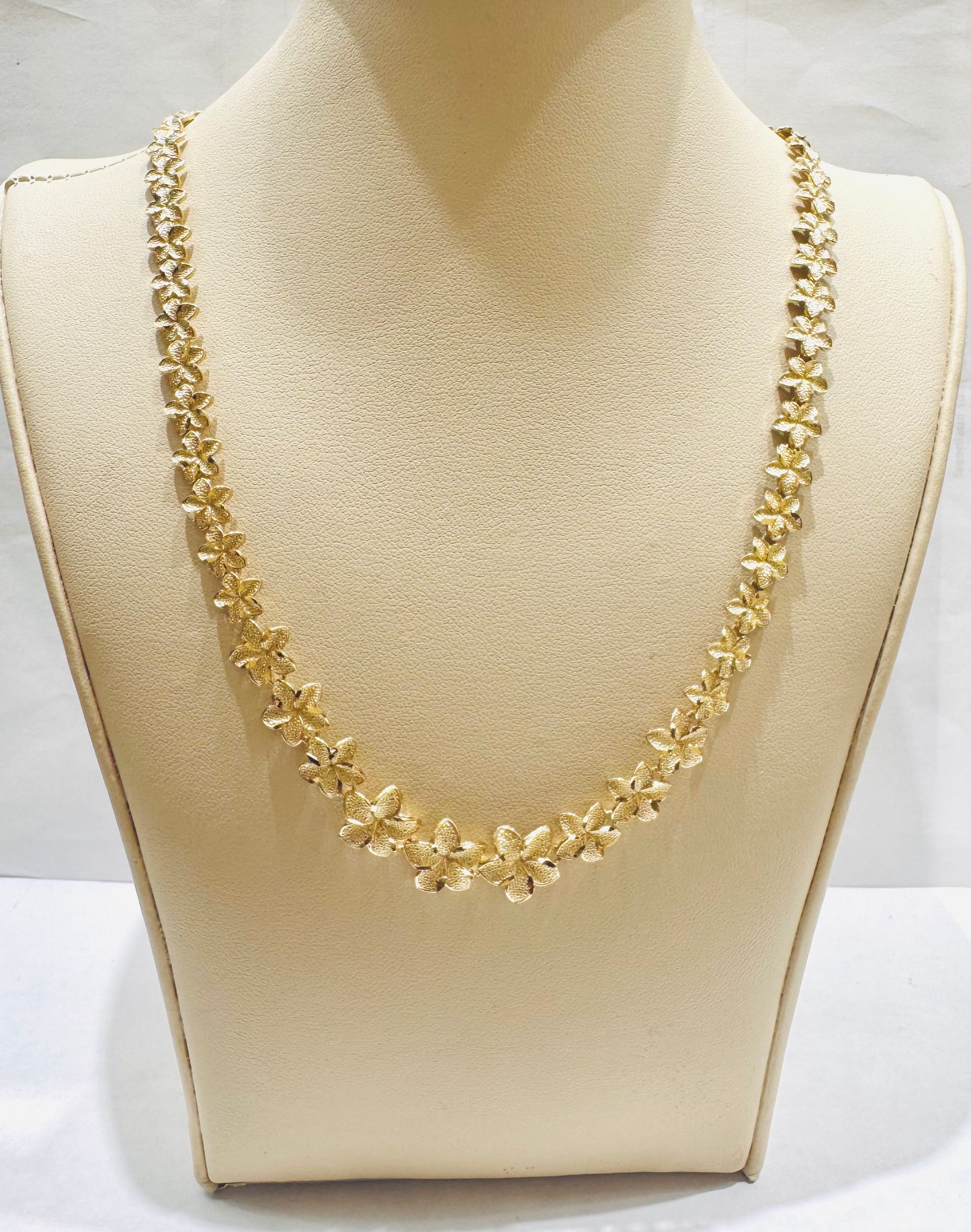 10K GOLD SMALL HIBISCUS FLOWER NECKLACE 17”, WEIGHT: 15gm