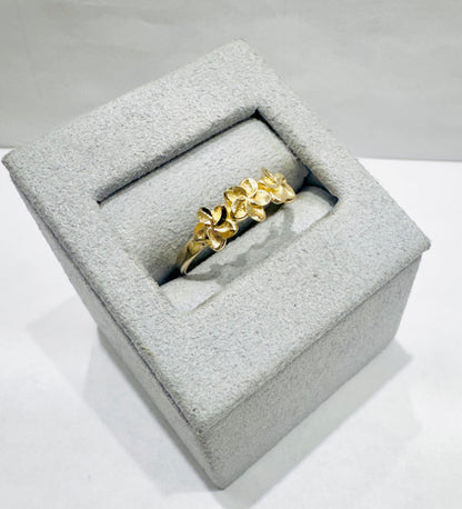 10K GOLD SMALL 3 FLOWER RING, SIZE: 7.5, WEIGHT: 1.5gm