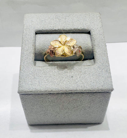 10K GOLD TRI-COLOR HIBISCUS RING, SIZE: 7, WEIGHT: 2.1gm