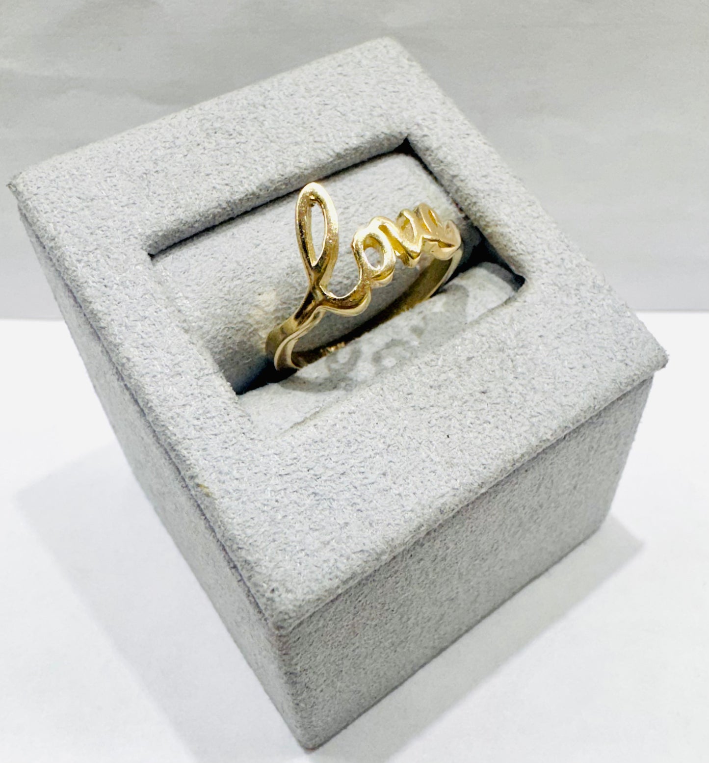10K GOLD LOVE RING, SIZE: 6, WEIGHT: 2.2gm