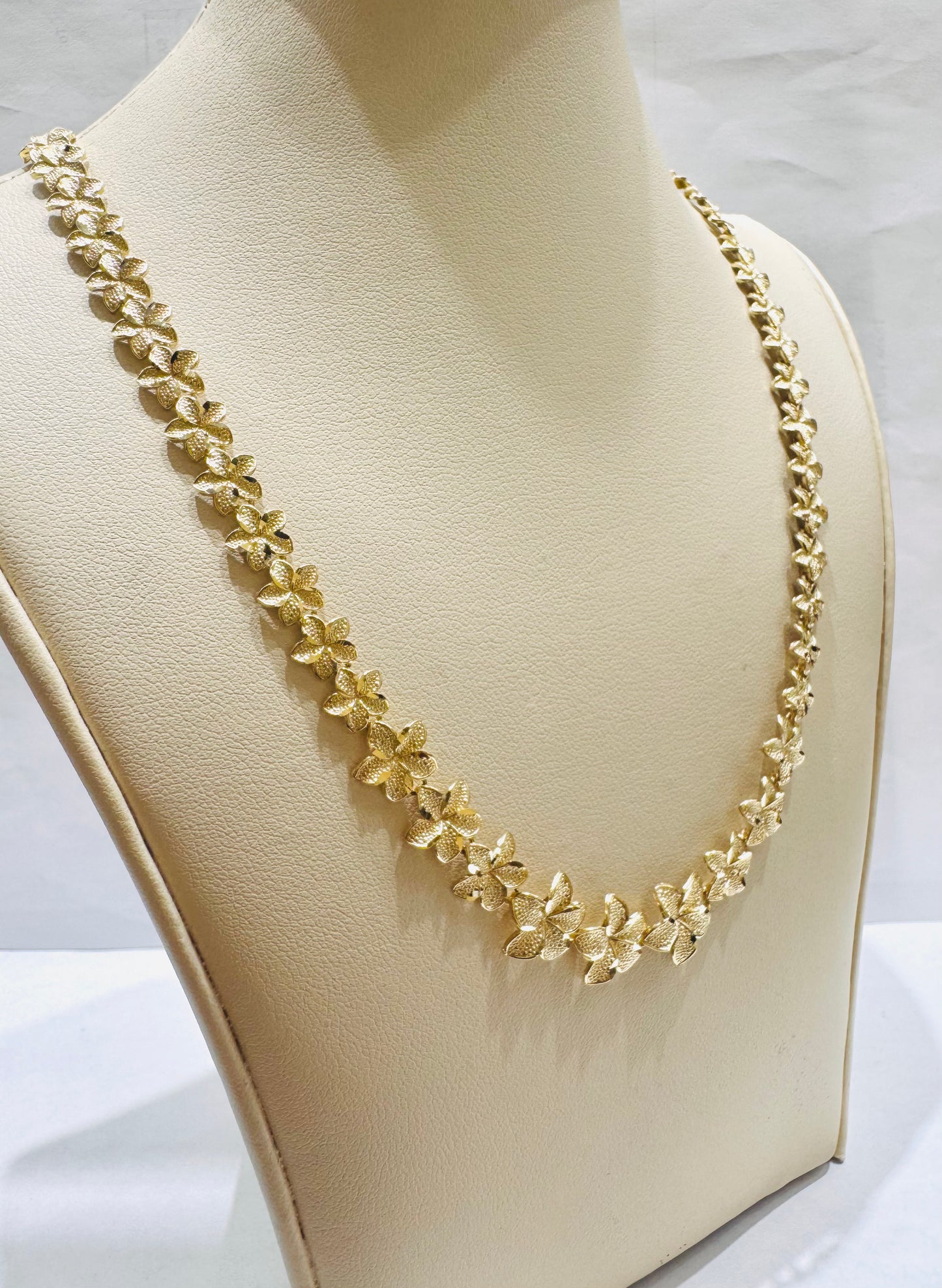 10K GOLD SMALL HIBISCUS FLOWER NECKLACE 17”, WEIGHT: 15gm
