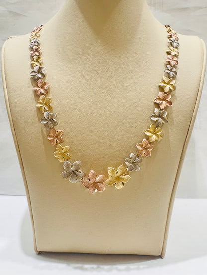 10K TRI-COLOR HIBISCUS FLOWER NECKLACE 17”, WEIGHT: 16.8gm