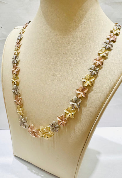 10K TRI-COLOR HIBISCUS FLOWER NECKLACE 17”, WEIGHT: 16.8gm