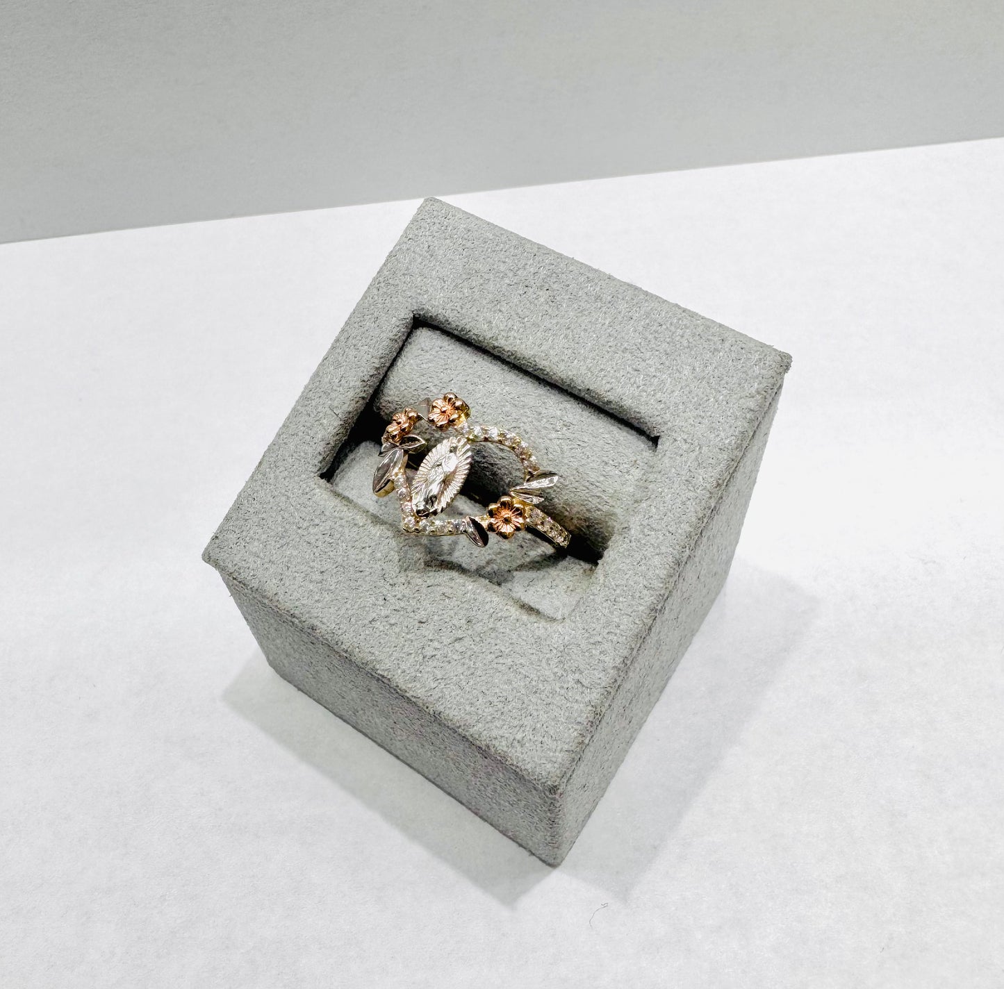 10K GOLD VIRGIN MARY RING, SIZE: 7, WEIGHT: 1.3gm
