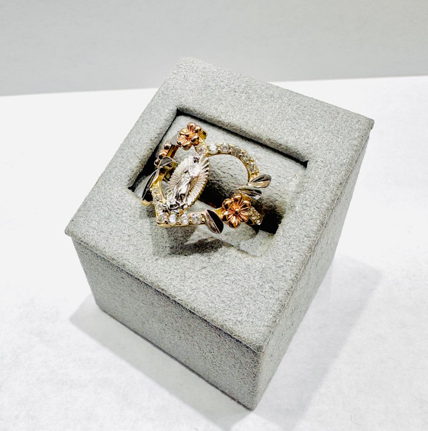 10K GOLD VIRGIN MARY RING, SIZE: 7, WEIGHT: 2.6gm