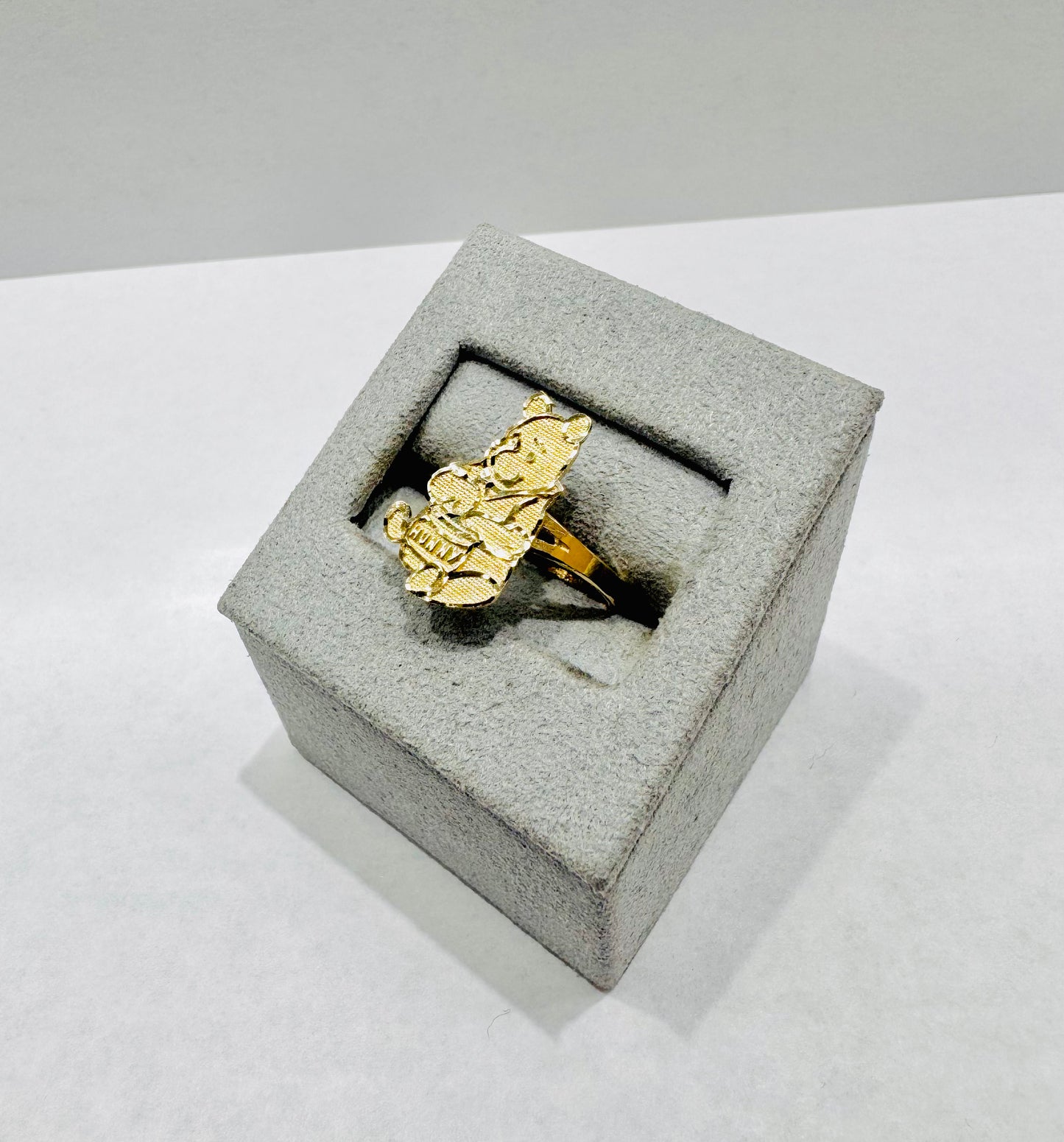 10K GOLD WINNIE THE POOH RING, SIZE: 7, WEIGHT: 1.8gm