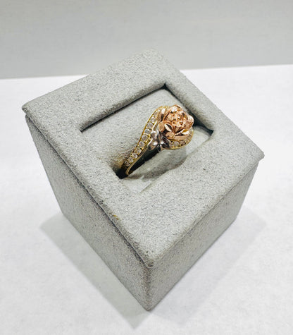 10K GOLD TRICOLOR ROSE AND BUTTERFLY RING, SIZE: 7.5, WEIGHT: 1.9gm