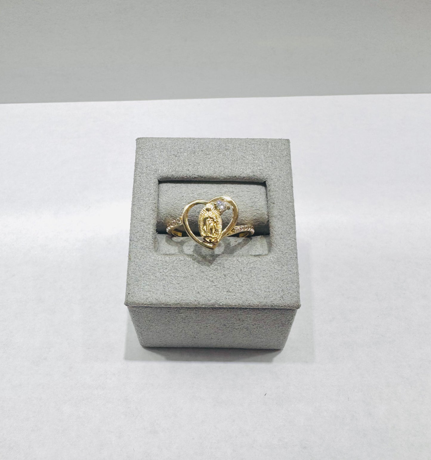 10K GOLD VIRGIN MARY RING WITH CZ STONES, SIZE: 8.5, WEIGHT: 1.8gm
