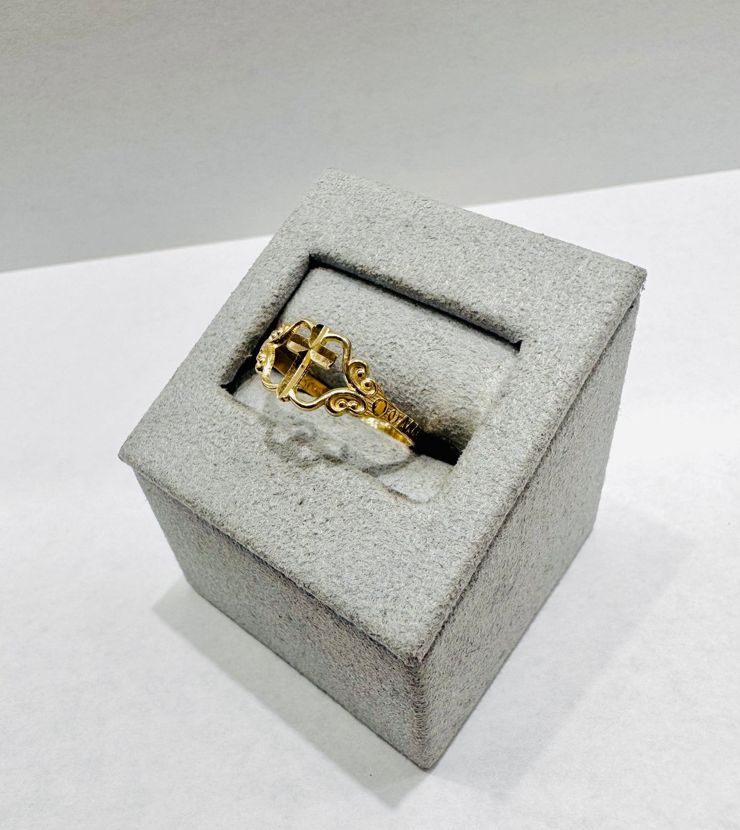 10K GOLD CROSS RING, SIZE: 7, WEIGHT: 1.1gm