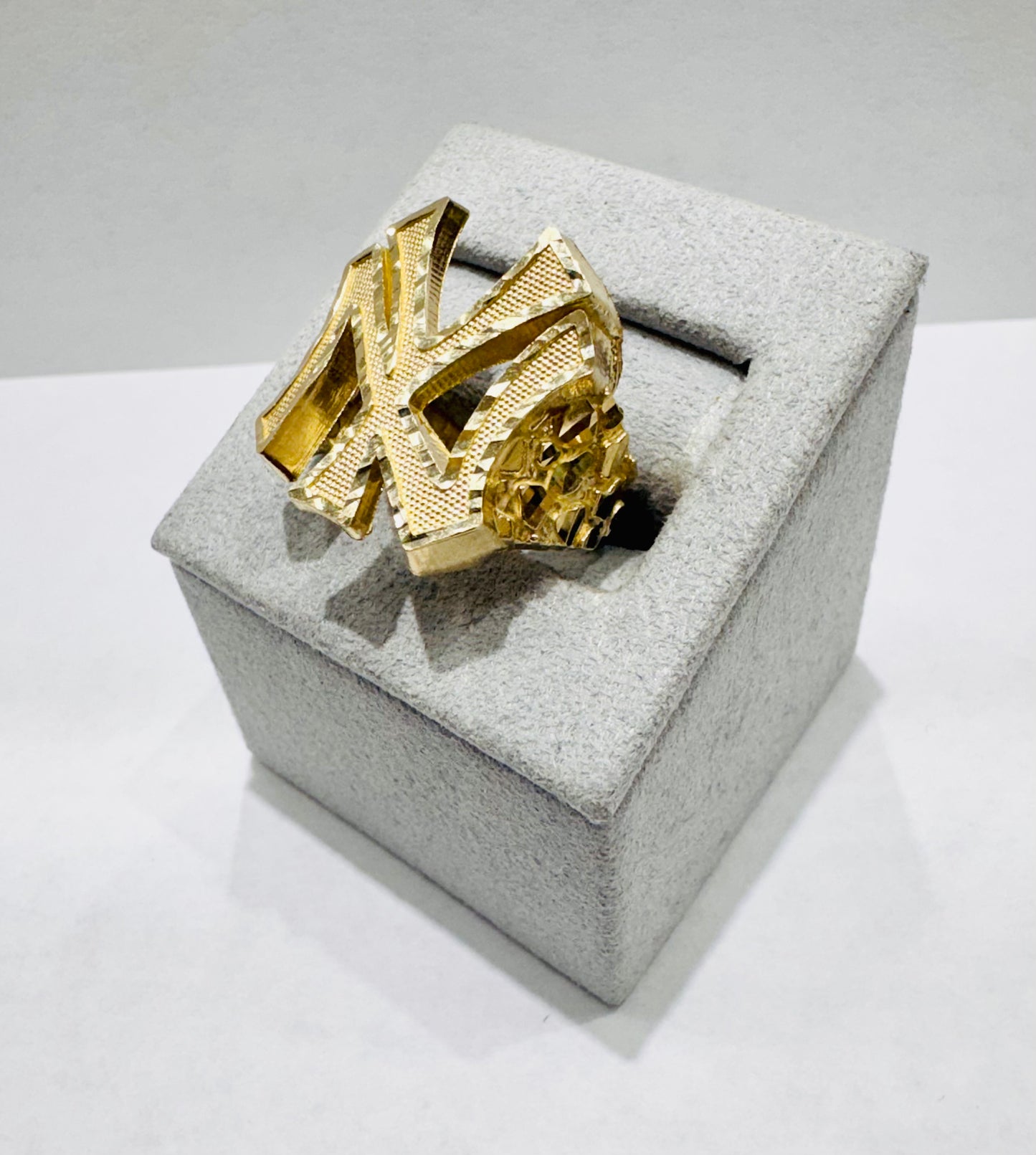 10K GOLD BIG “NY YANKEES” NUGGET RING, SIZE: 9, WEIGHT: 5.3gm