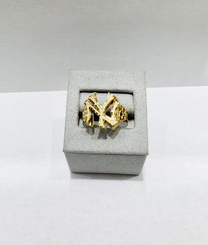10K GOLD “NY YANKEES” NUGGET RING, SIZE: 12.5, WEIGHT: 3.8gm
