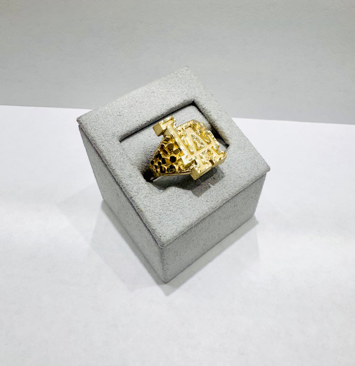 10K GOLD SMALL “LA” NUGGET RING, SIZE: 11, WEIGHT: 3.1gm