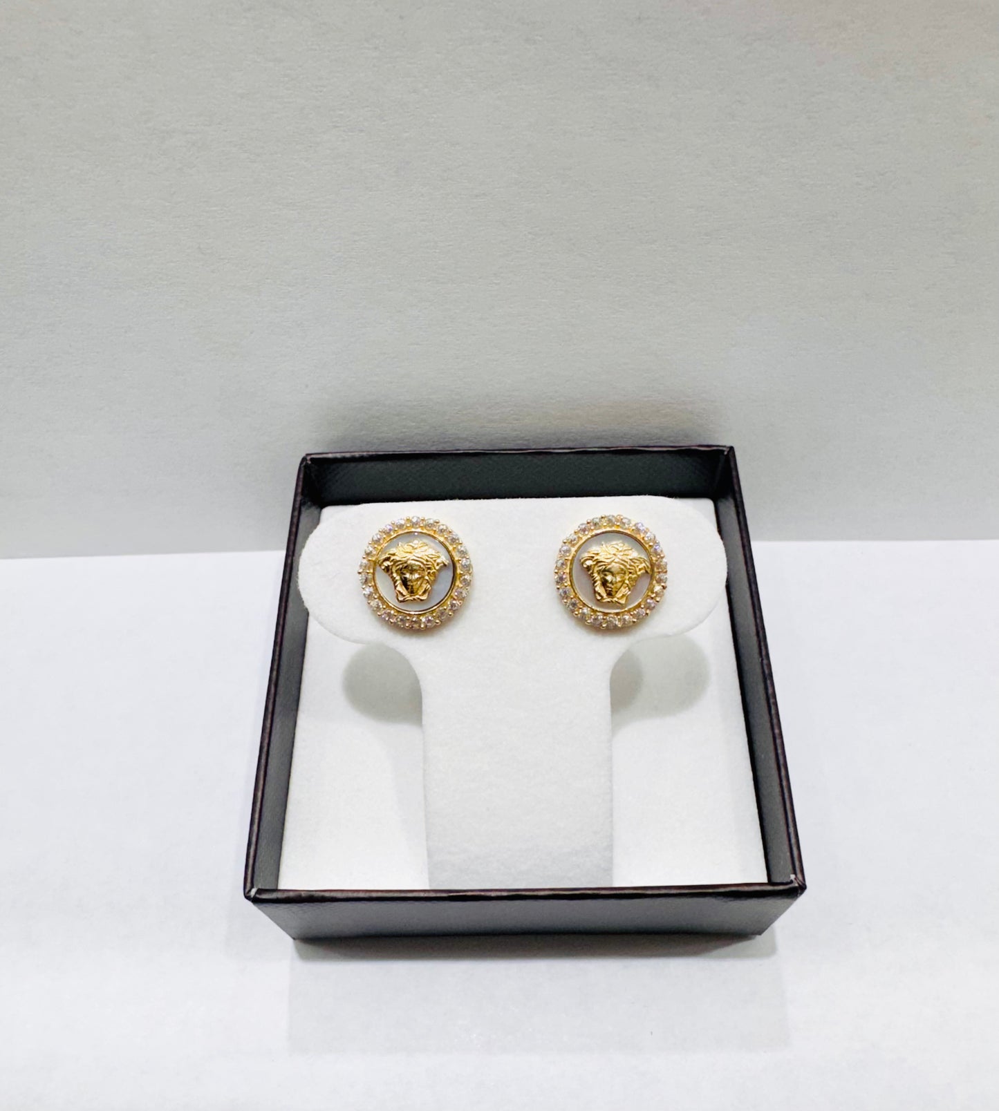 10K GOLD WHITE ENAMEL MEDUSA STUD EARRINGS, WEIGHT: 2.6gm