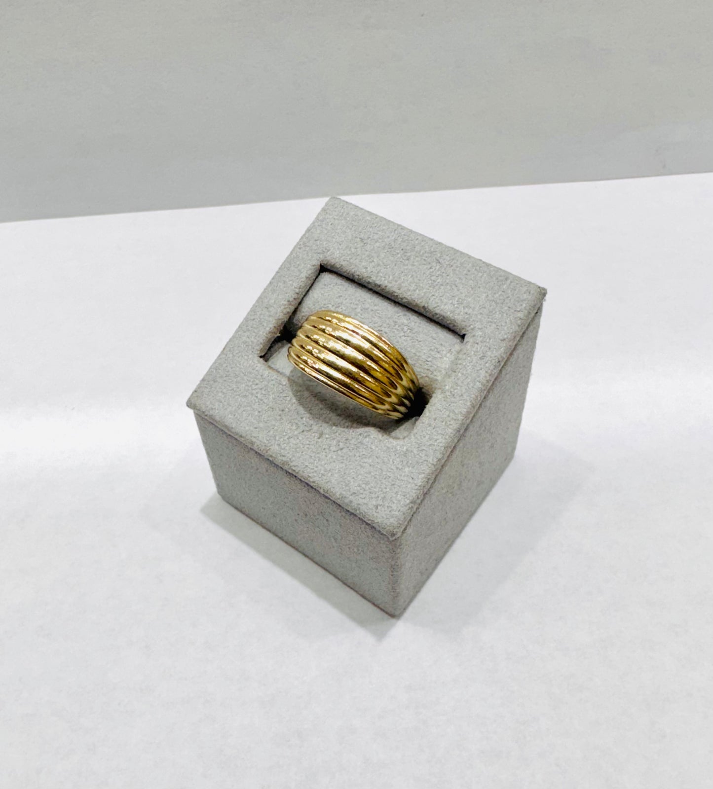 10K GOLD WOMEN RING, SIZE: 7.5, WEIGHT: 2.9gm