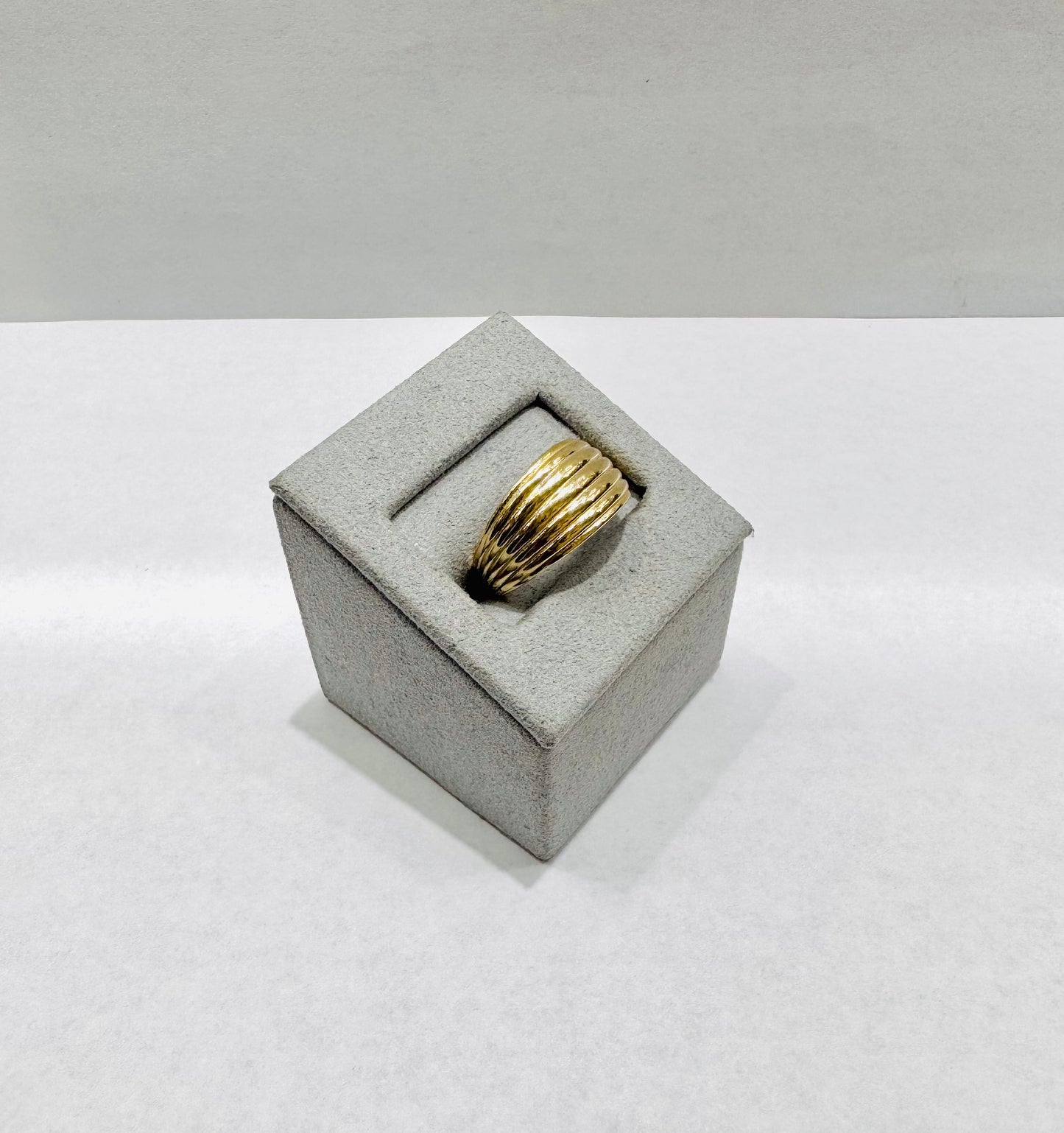 10K GOLD WOMEN RING, SIZE: 7.5, WEIGHT: 2.9gm