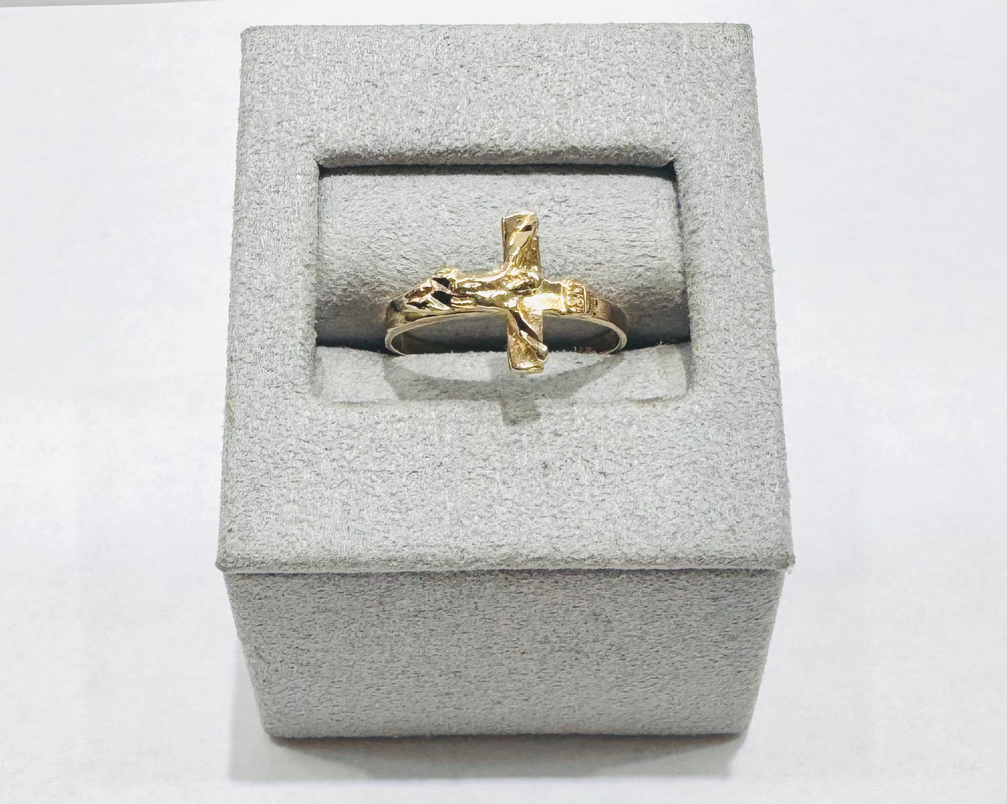 10K GOLD CROSS JESUS RING, SIZE: 6.5, WEIGHT: 1.6gm