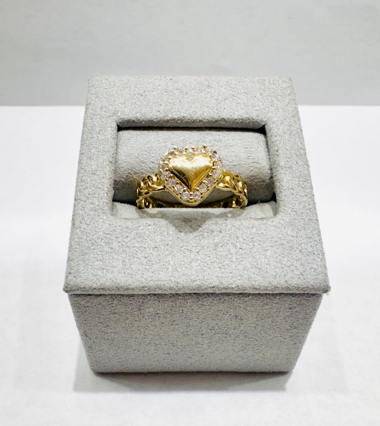 10K GOLD CUBAN HEART CZ STONES RING, SIZE: 7, WEIGHT: 2.2gm