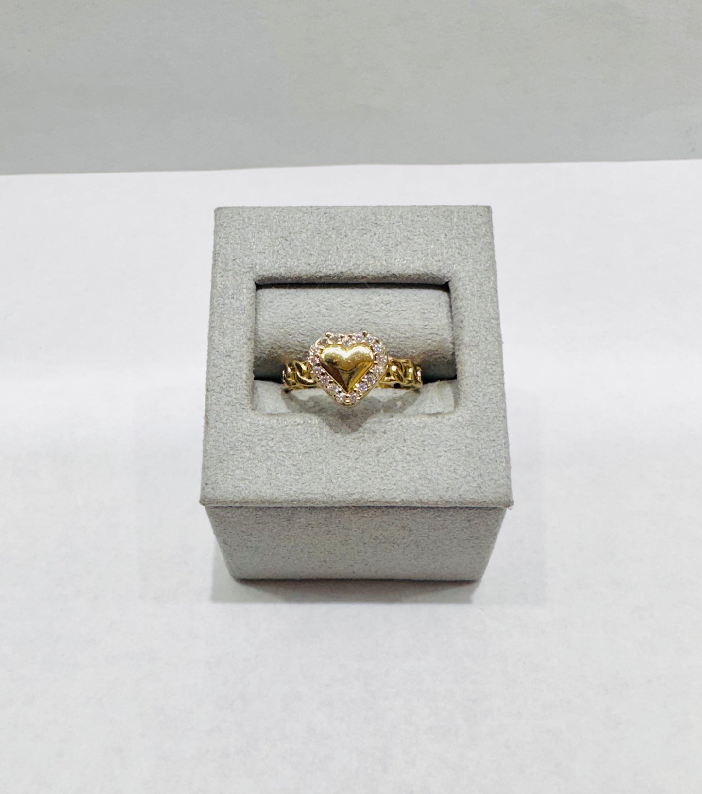 10K GOLD CUBAN HEART CZ STONES RING, SIZE: 7, WEIGHT: 2.2gm