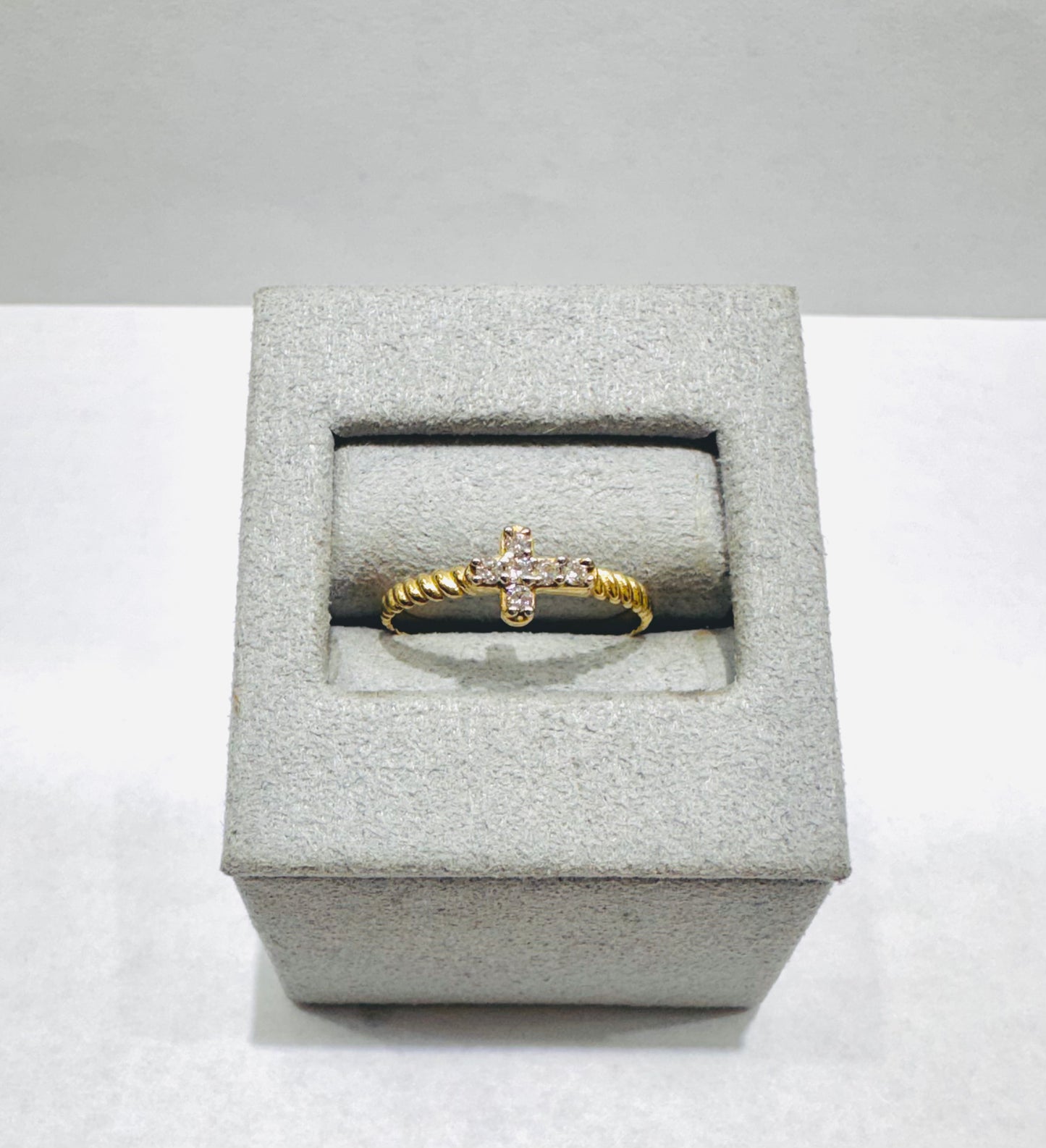 10K GOLD SMALL CROSS RING, SIZE: 7, WEIGHT: 1 gm
