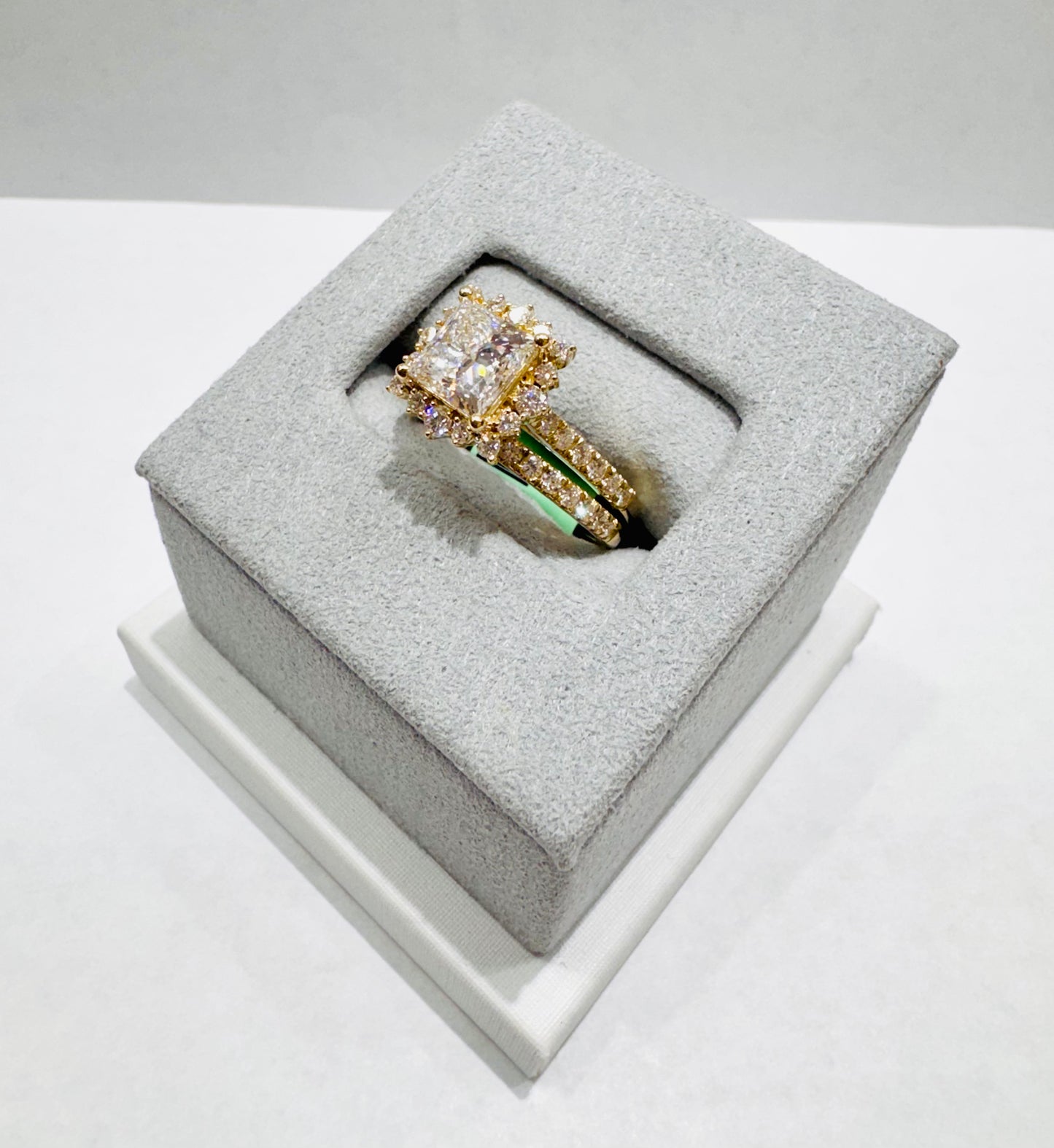 14K GOLD LAB GROWN DIAMOND LADIES RING VS 2.8CTW