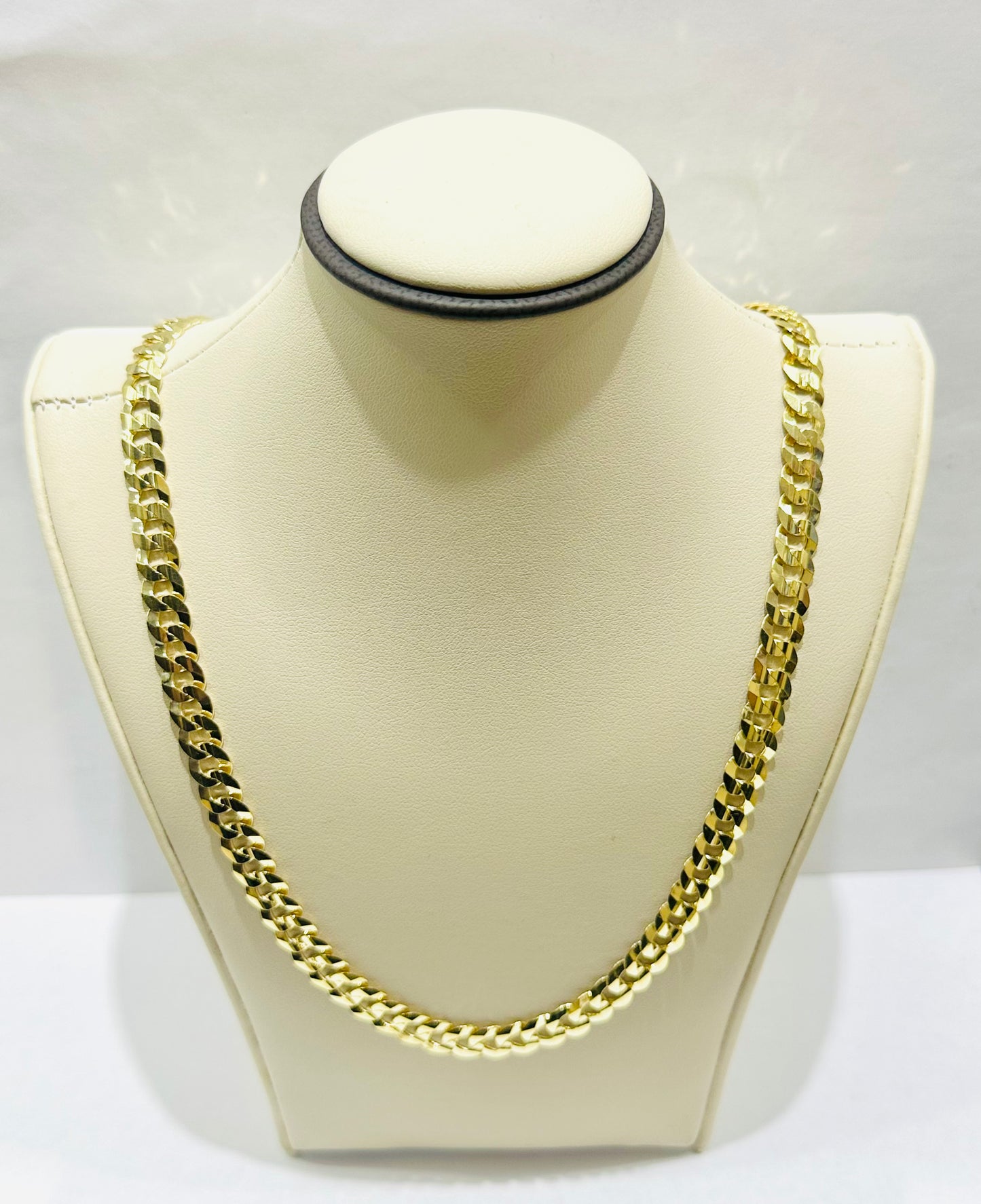 10K GOLD SOLID CUBAN LINK NECKLACE 22”, WEIGHT: 29gm, WIDTH: 7.3mm