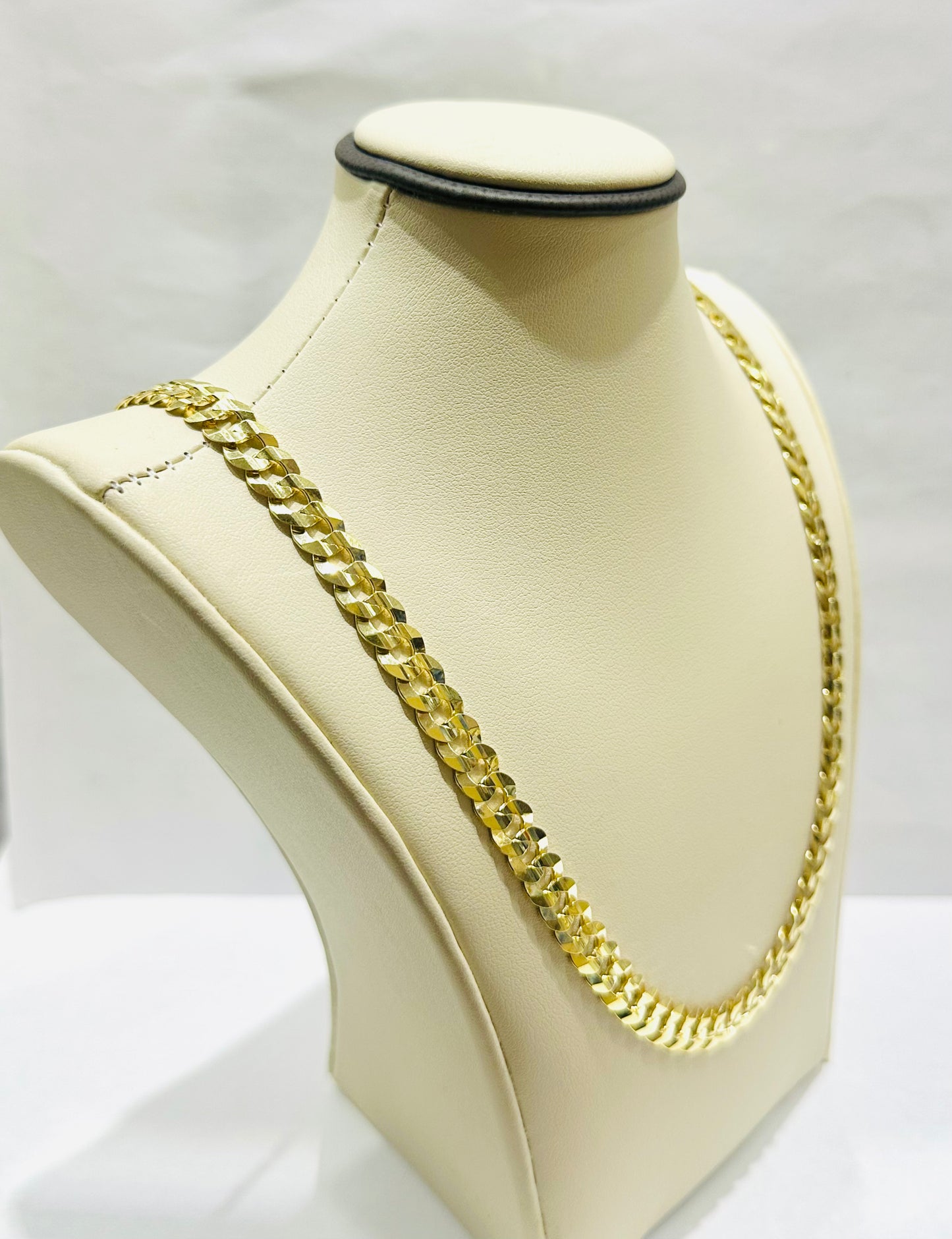10K GOLD SOLID CUBAN LINK NECKLACE 22”, WEIGHT: 29gm, WIDTH: 7.3mm